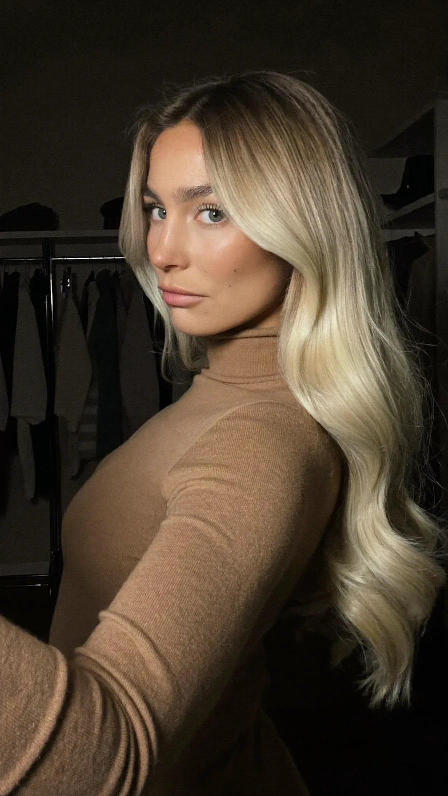 Long Wavy Platinum Blonde Hair with Soft Curtain Bangs