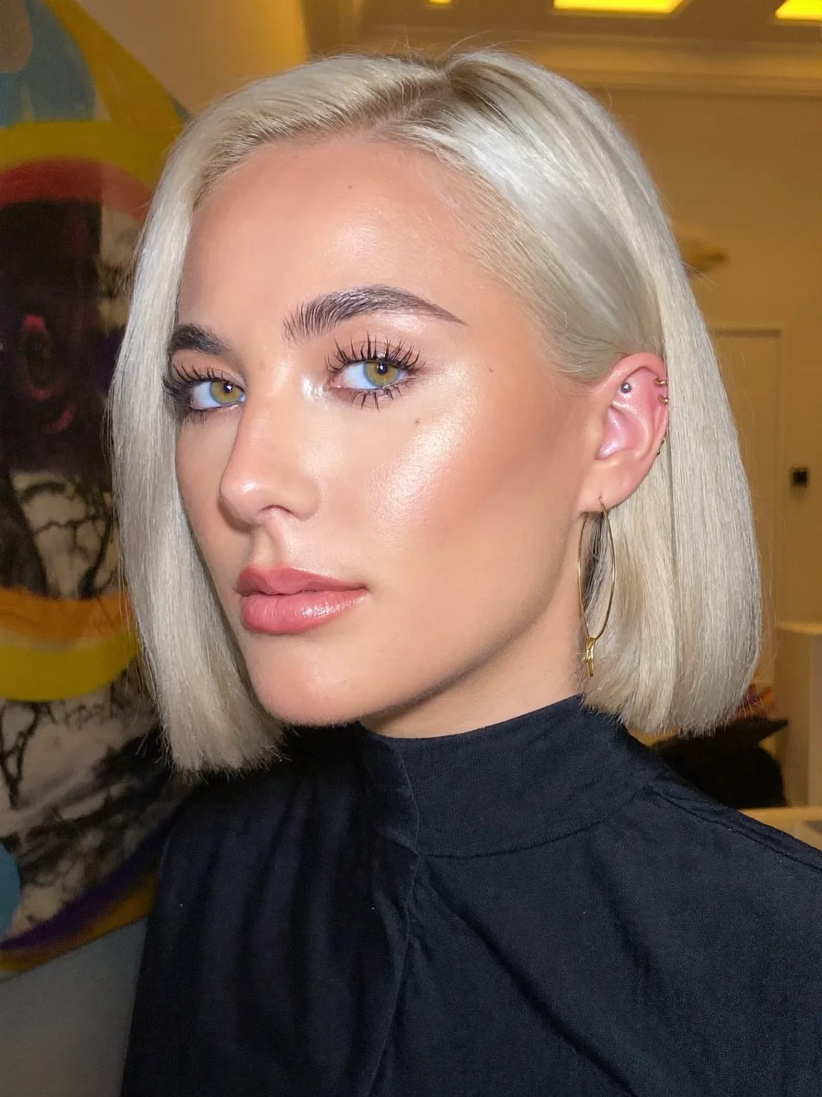 Flat-Volume Chin-Length Platinum Blonde Bob