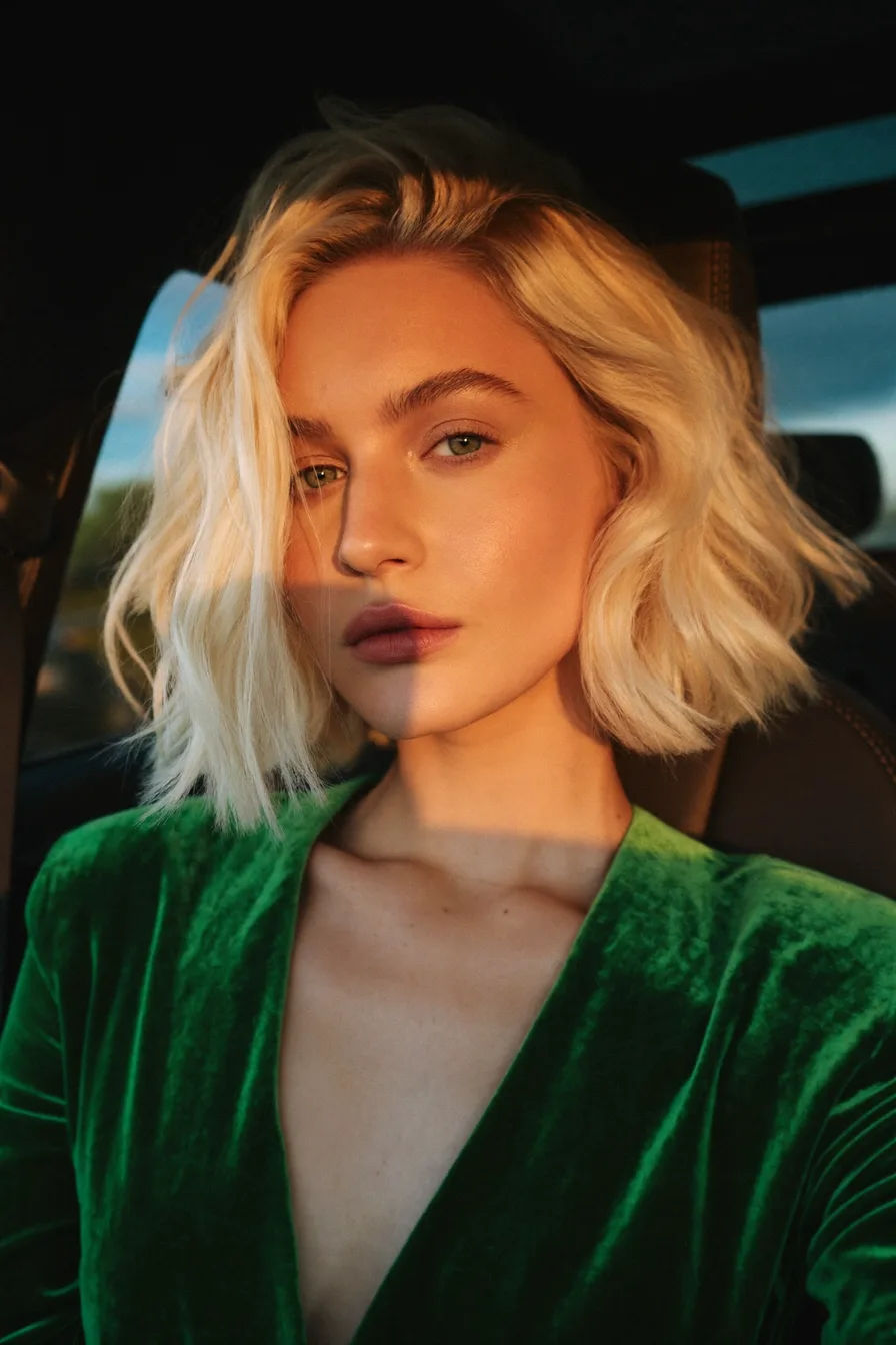 Textured Shoulder-Length Platinum Blonde Lob Hairstyle
