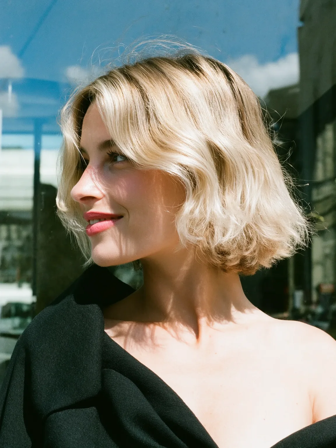 Sandy Blonde Wavy Bob for Heart-Shaped Faces