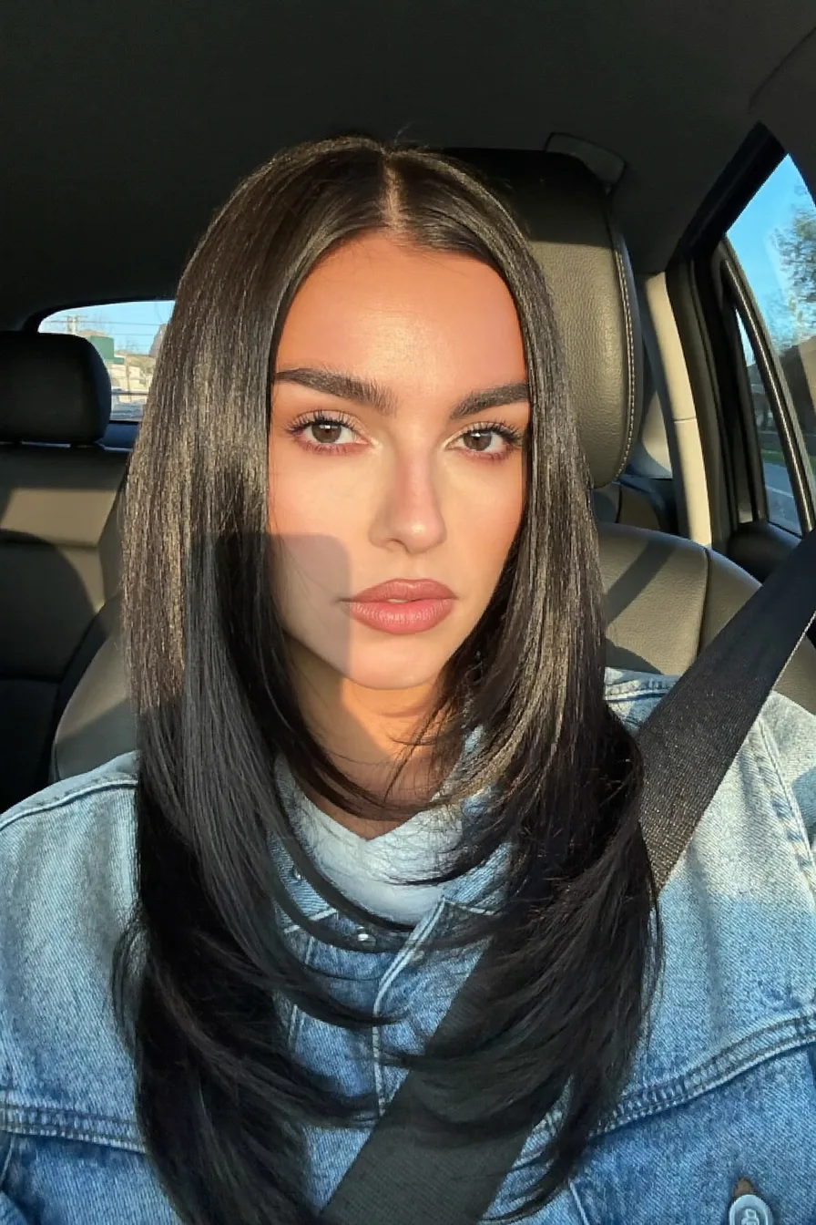 Sleek Long Layered Haircut with Soft Face-Framing Layers