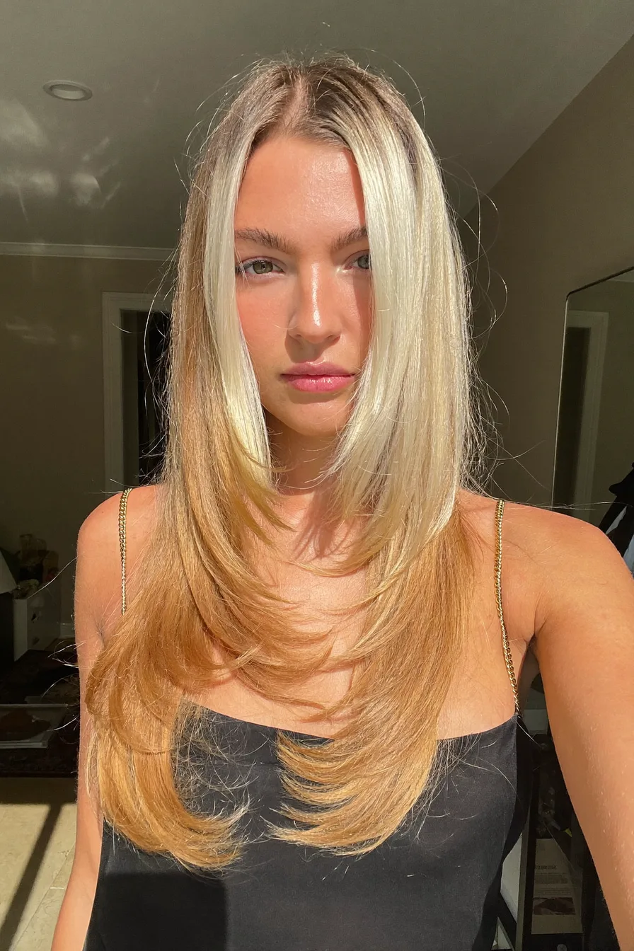 Layered Shoulder-Length Balayage Blonde with Face-Framing Brilliance