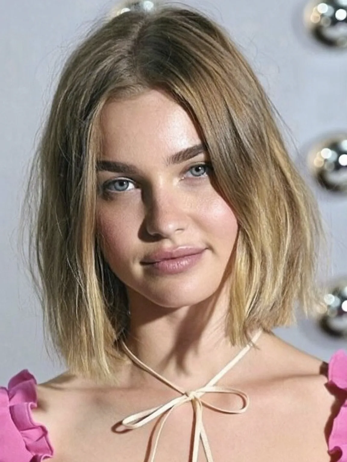 Soft Sandy Blonde Straight Bob Without Bangs for Ovals