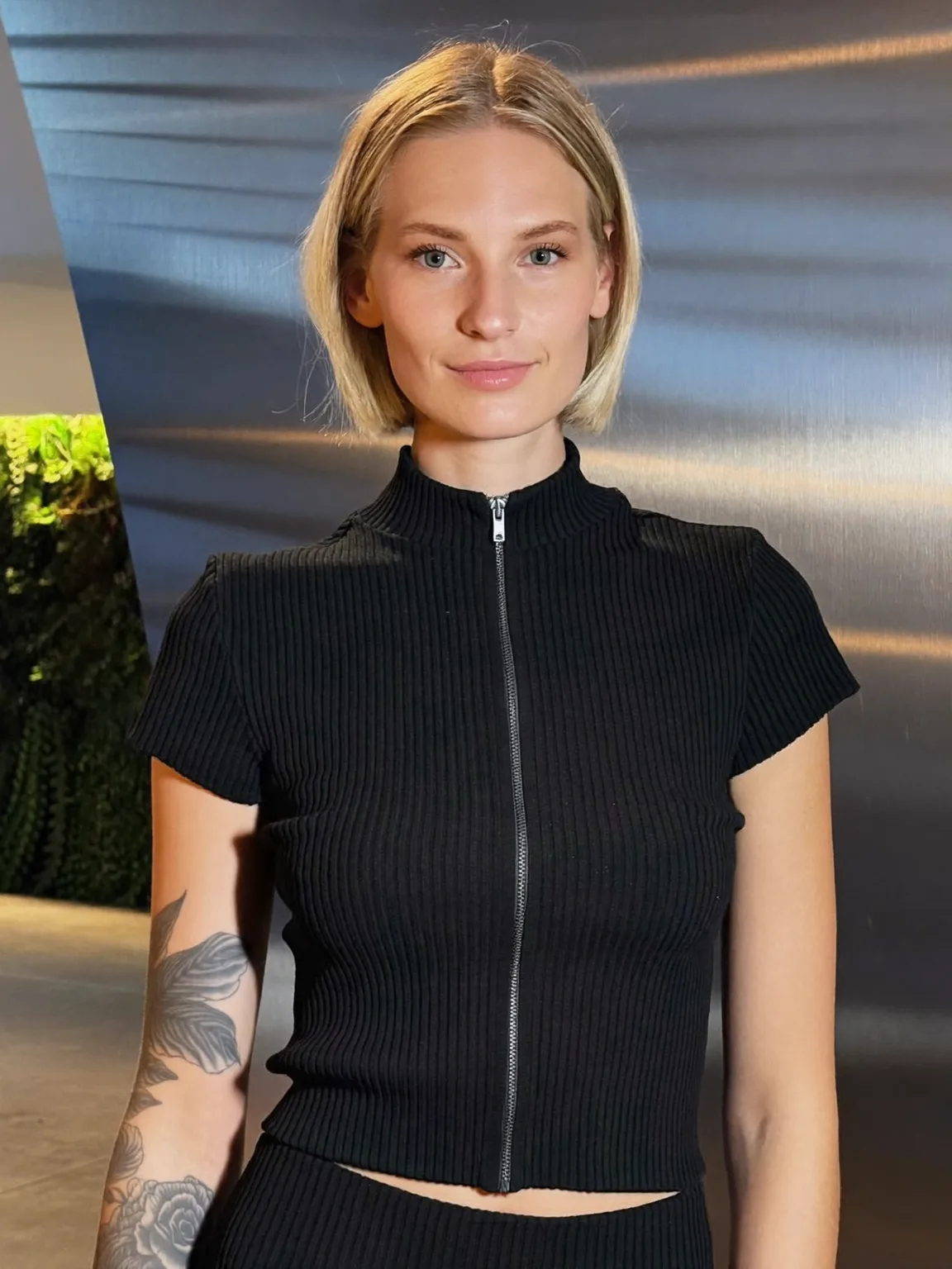 sandy blonde bob