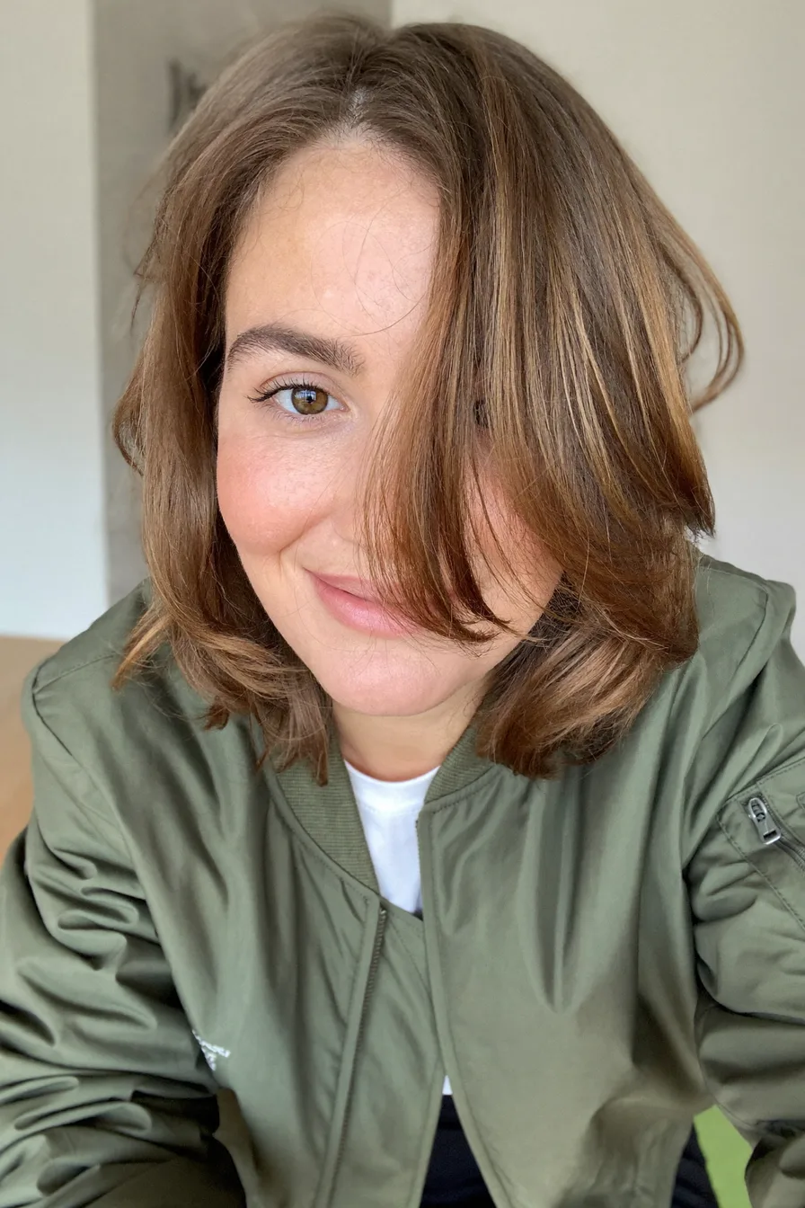 Textured Medium Shag with Soft Curtain Bangs for Effortless Volume