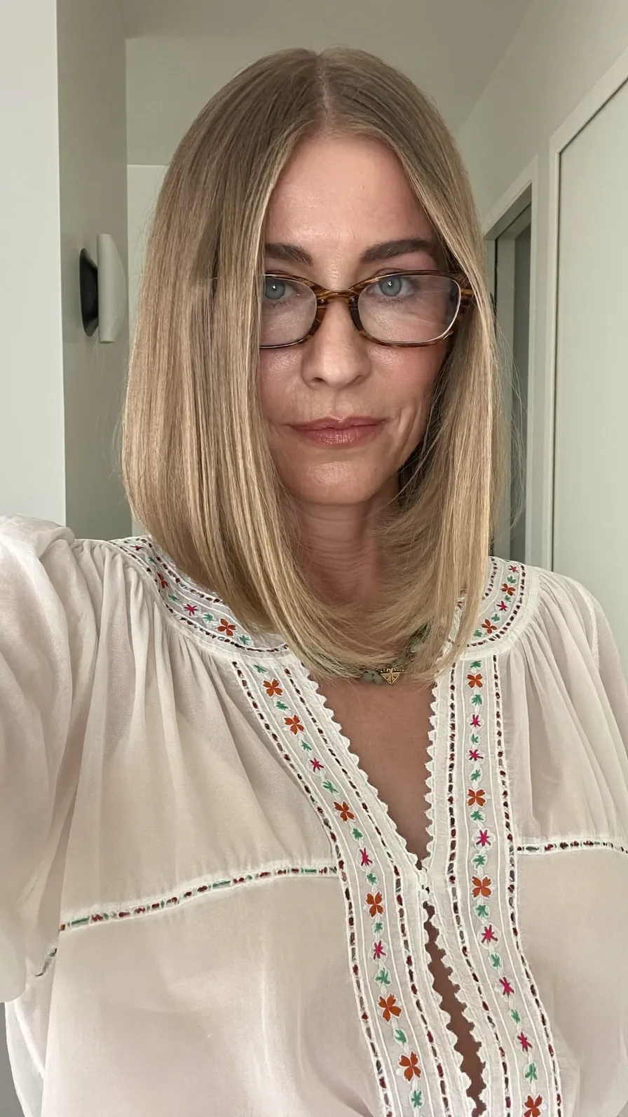Sleek Shoulder-Length Lob with Rounded Ends and Curtain Bangs