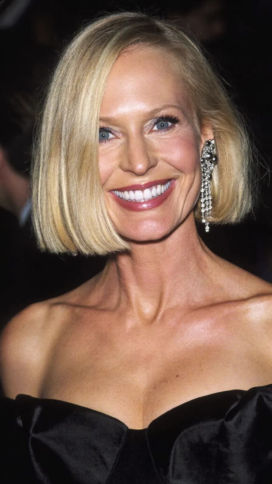 Elegant platinum blonde chin-length blunt bob hairstyle