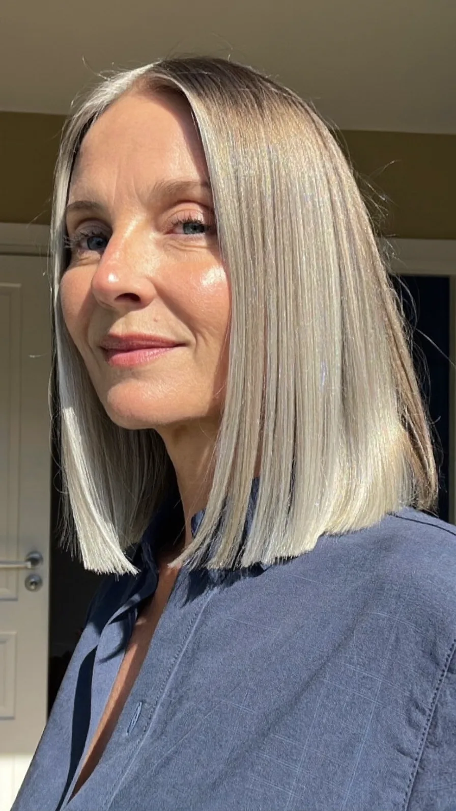 Sleek Blunt Chin-Length Bob with Cool Platinum Blonde Shade