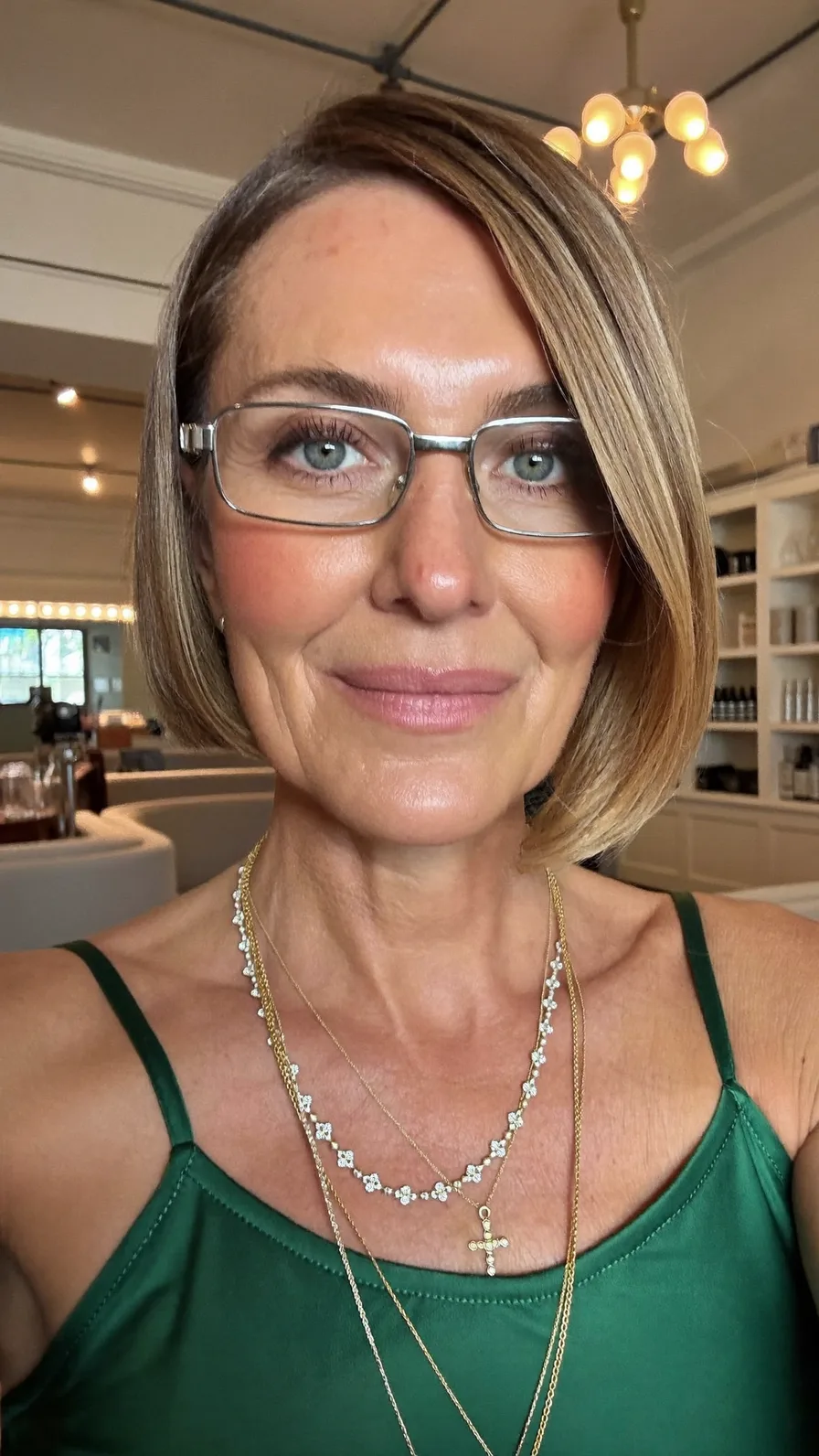 Classic Chin-Length Bob with Soft Side-Swept Highlights