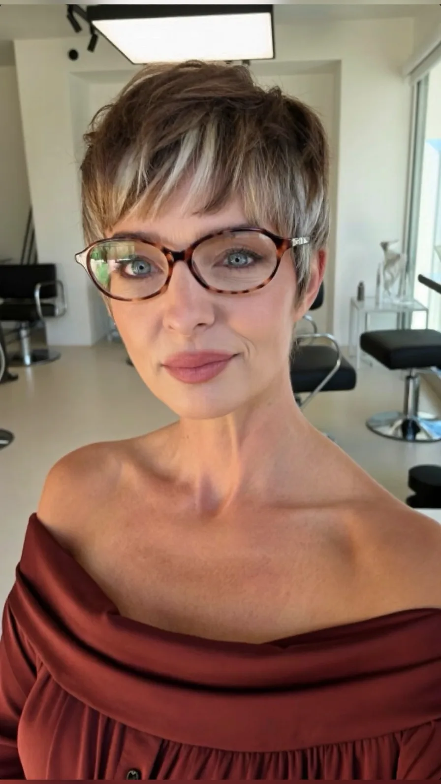 Textured Pixie Cut with Side-Swept Platinum Highlights