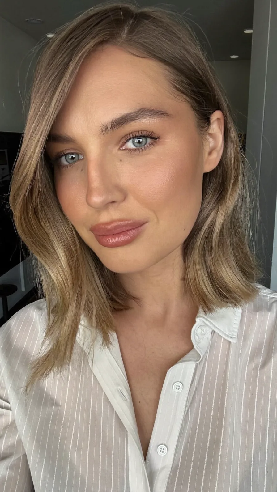Modern Shoulder-Length Lob with Deep Side Part and Babylights