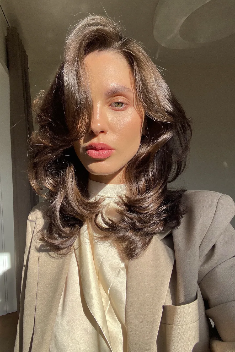 Voluminous Shoulder-Length Hair with Side-Swept Long Layers