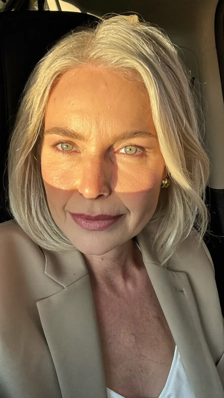 Classic Shoulder-Length Blunt-Platinum Blonde Bob Hairstyle