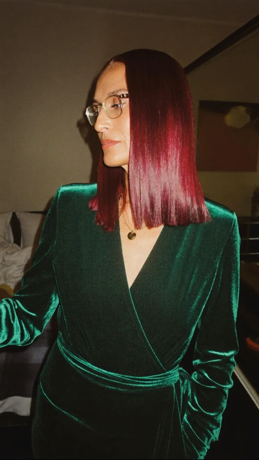 Sleek Shoulder-Length Burgundy Blunt Bob with Side Part