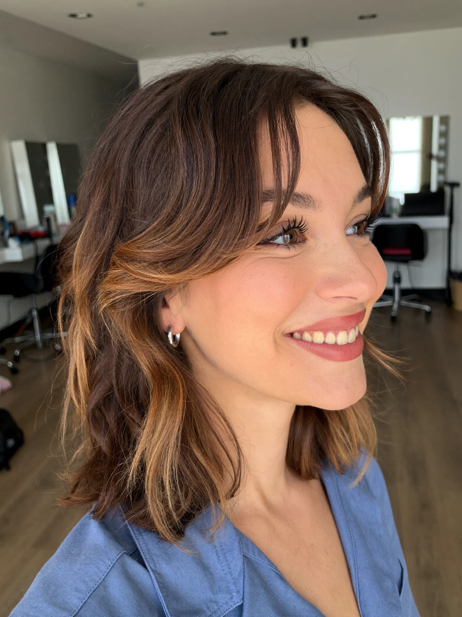 Face-Framing Caramel Highlights on Loose-Textured Lob