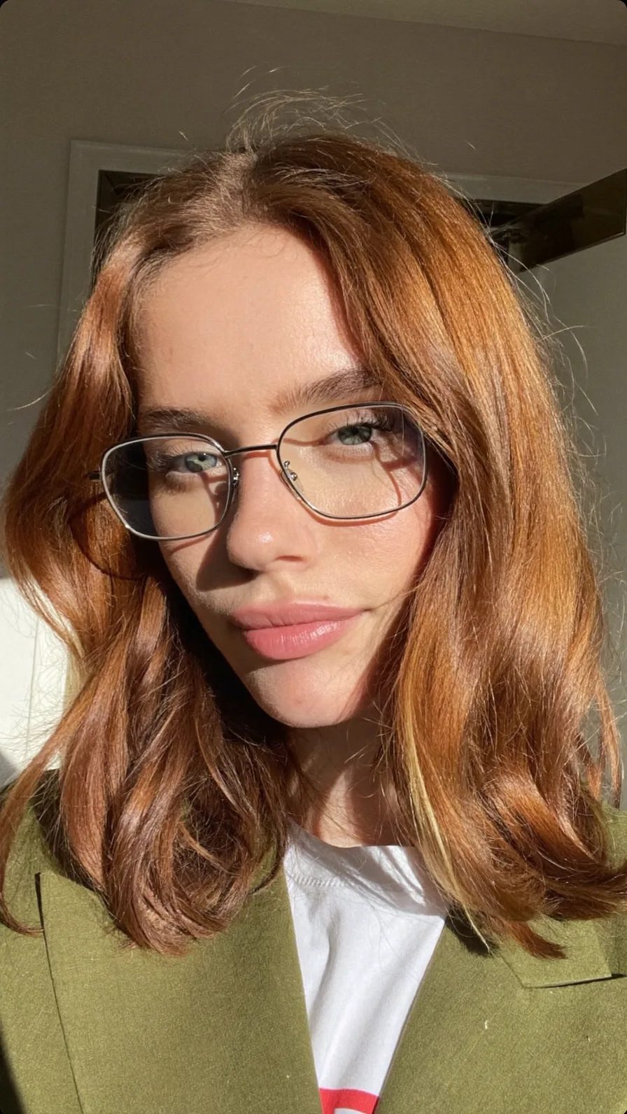 Soft Warm Copper Auburn Shoulder-Length Hair with Long Layers