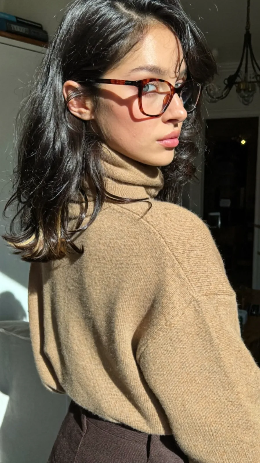 Soft Wavy Shoulder-Length Layers with Money-Piece Highlights