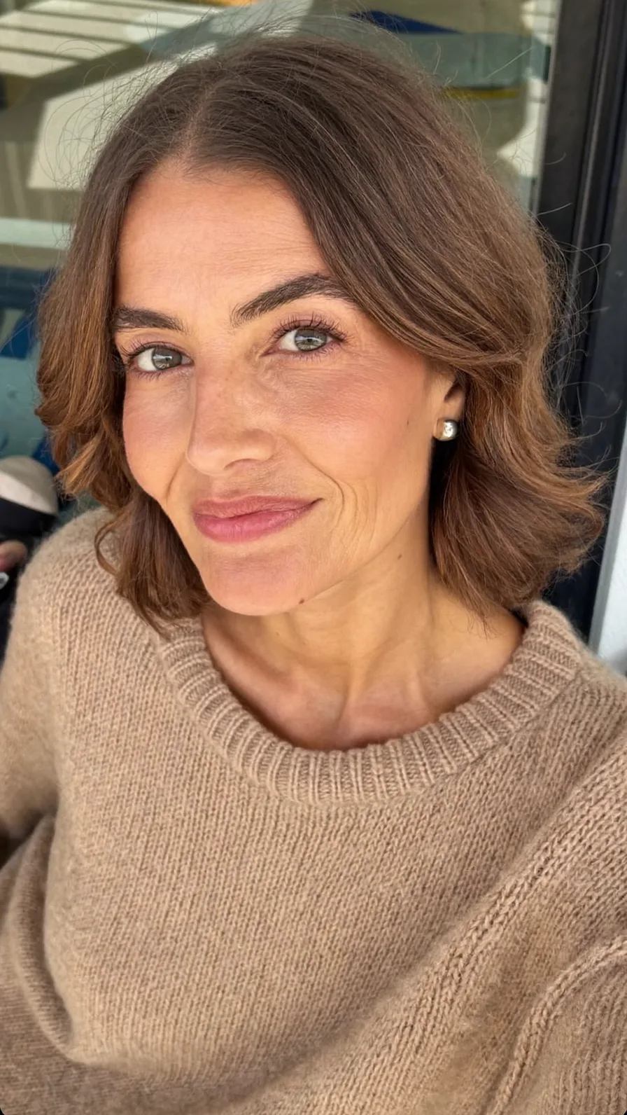 Classic Shoulder-Length Warm Brown Long Layered Hairstyle