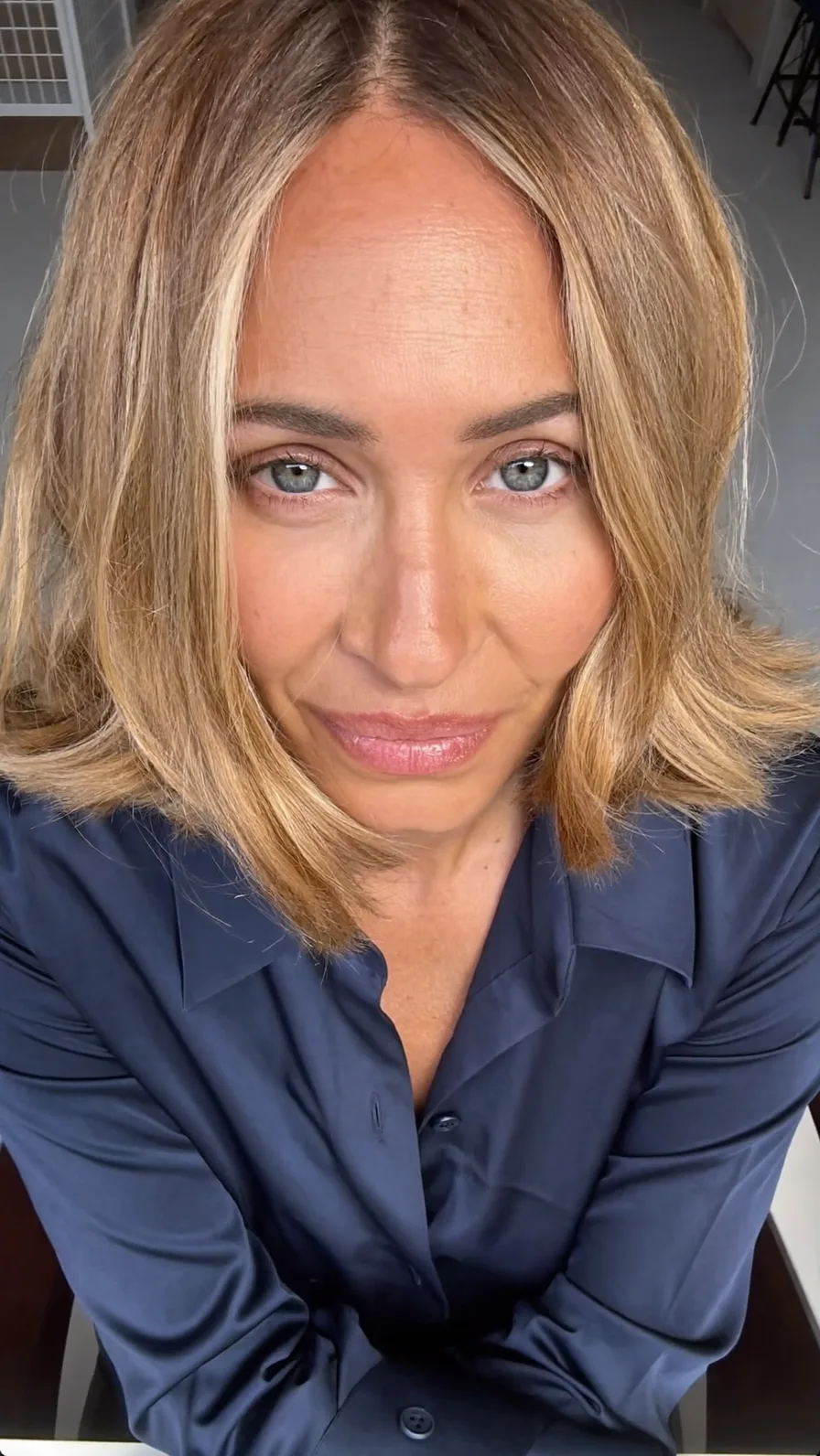 Classic Blunt Bob with Side-Swept Flicked Ends for Elegance