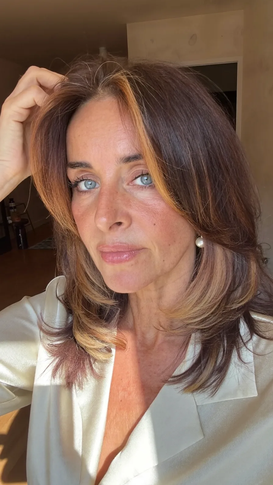 Shoulder-Length Layered Hair with Warm Caramel Balayage Highlights