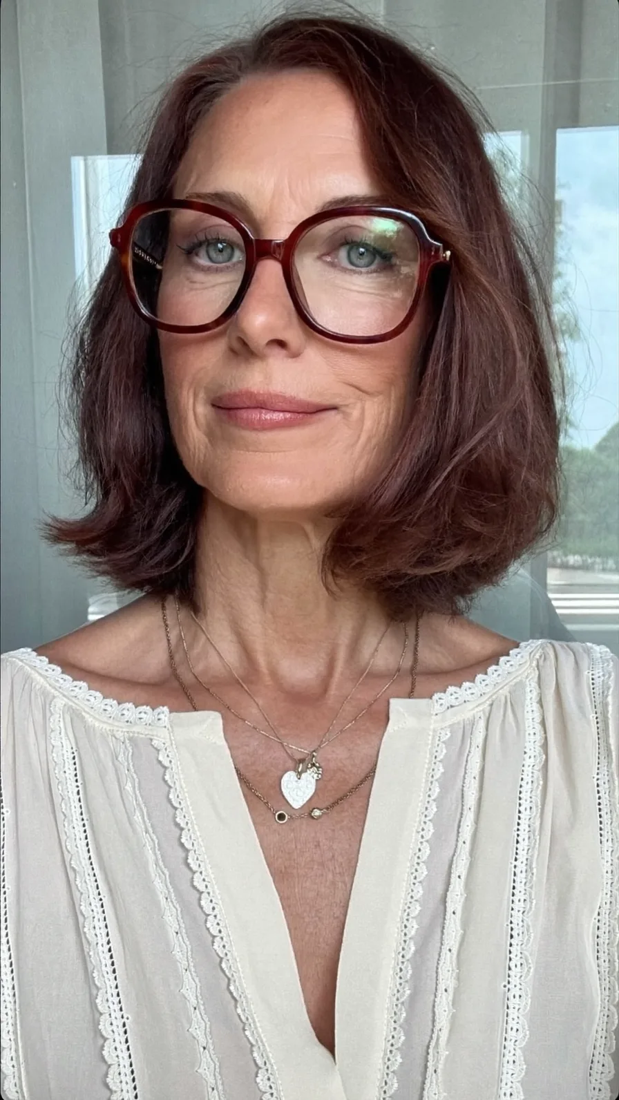 Classic Shoulder-Length Auburn Lob with Soft Flicked Ends