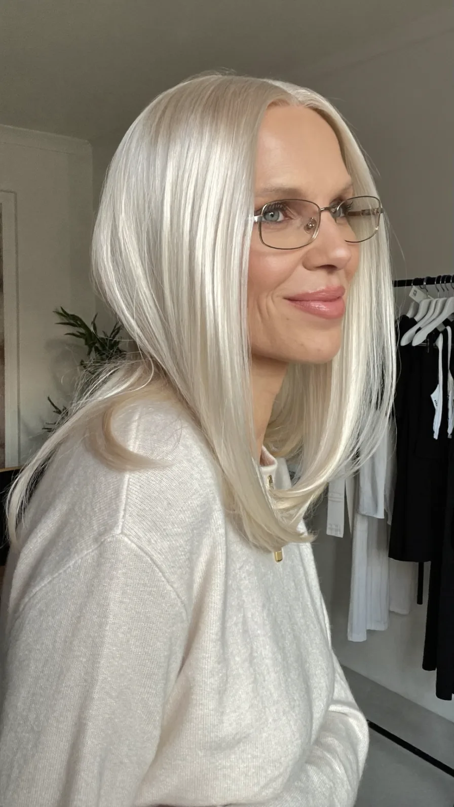 Elegant Platinum Blonde Long Layers with Center Parting