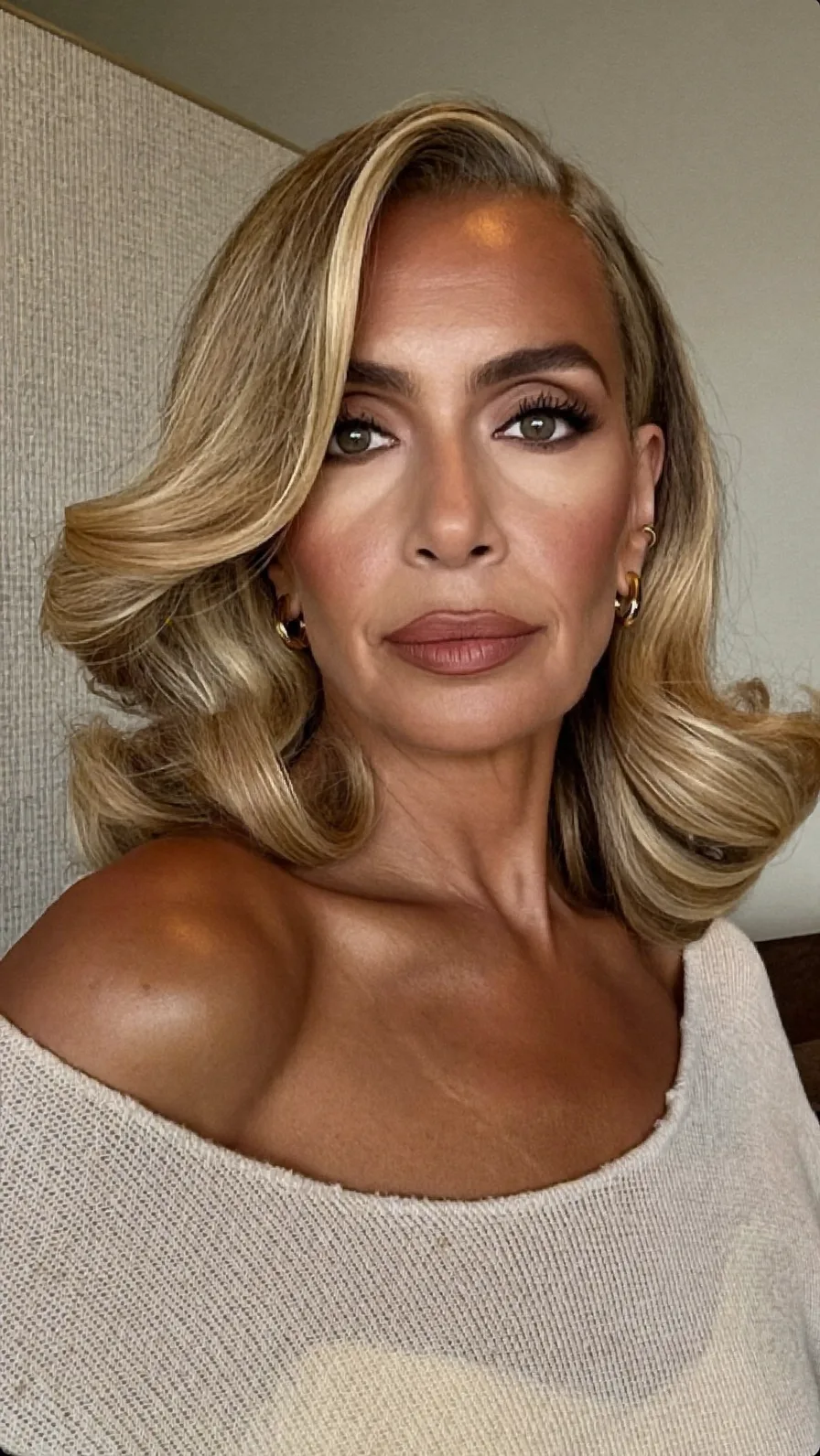 Voluminous Shoulder-Length Blonde Waves with Side Part