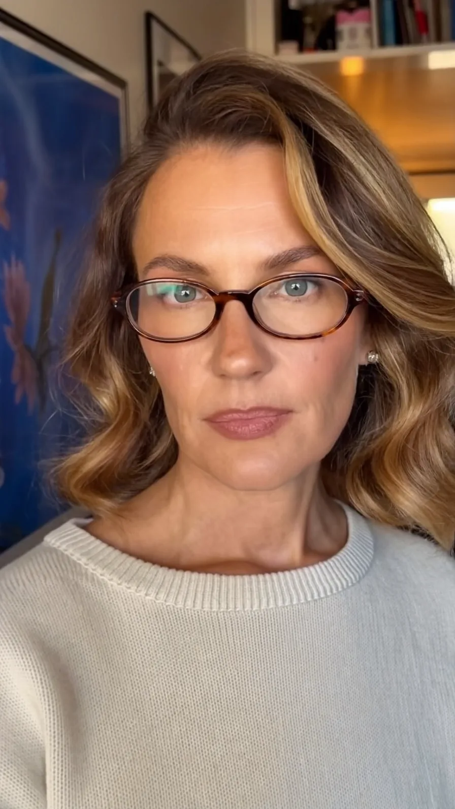 Classic Shoulder-Length Layered Hair with Warm Balayage Highlights