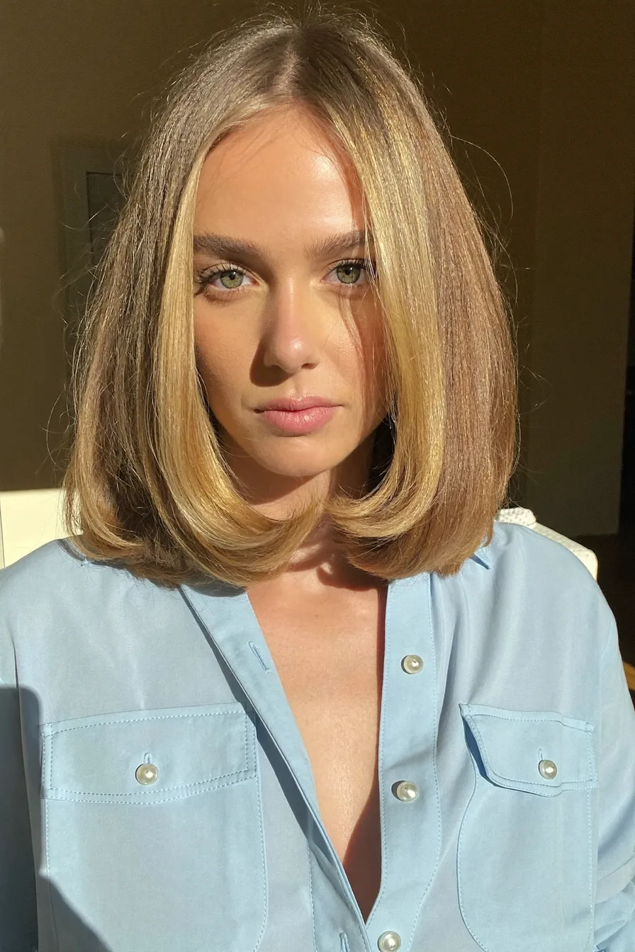 Sleek Center-Parted Blunt Bob with Flicked Ends