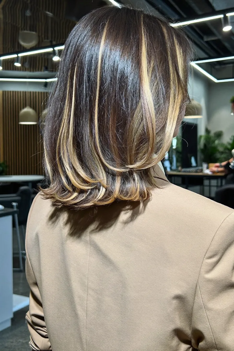 Shoulder-Length Blunt Bob with Honey Blonde Money Piece Highlights