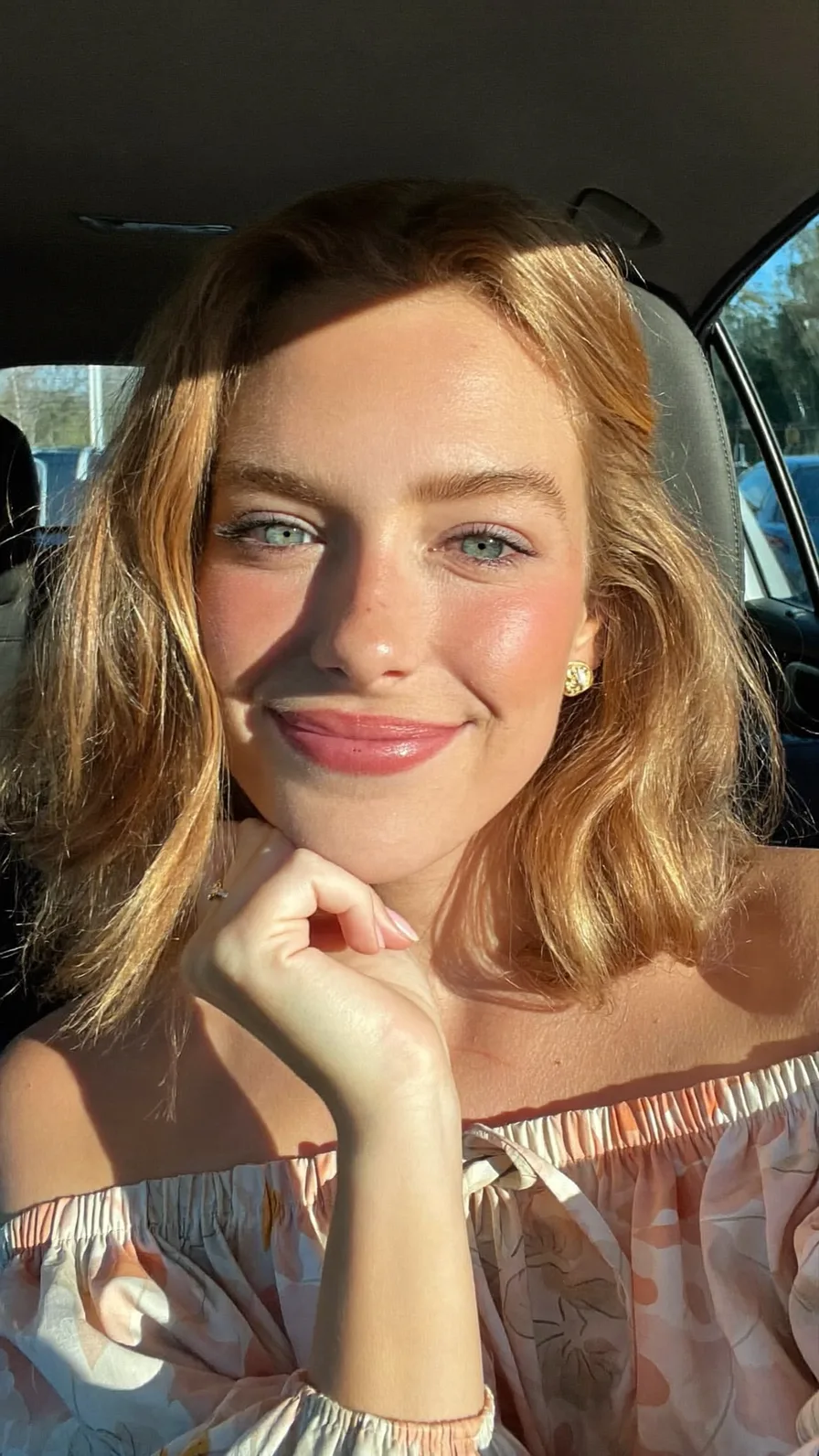 Soft Shoulder-Length Honey Blonde Waves with Long Layers