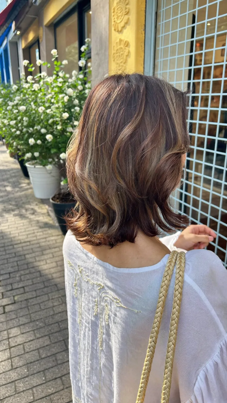Modern Balayage Shoulder-Length Long Layered Wavy Hairstyle