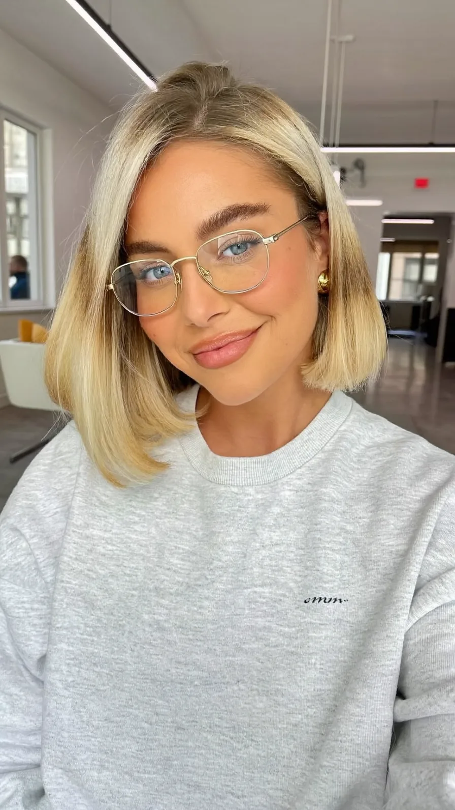 Sleek Shoulder-Length Blunt Bob in Cool Platinum Blonde