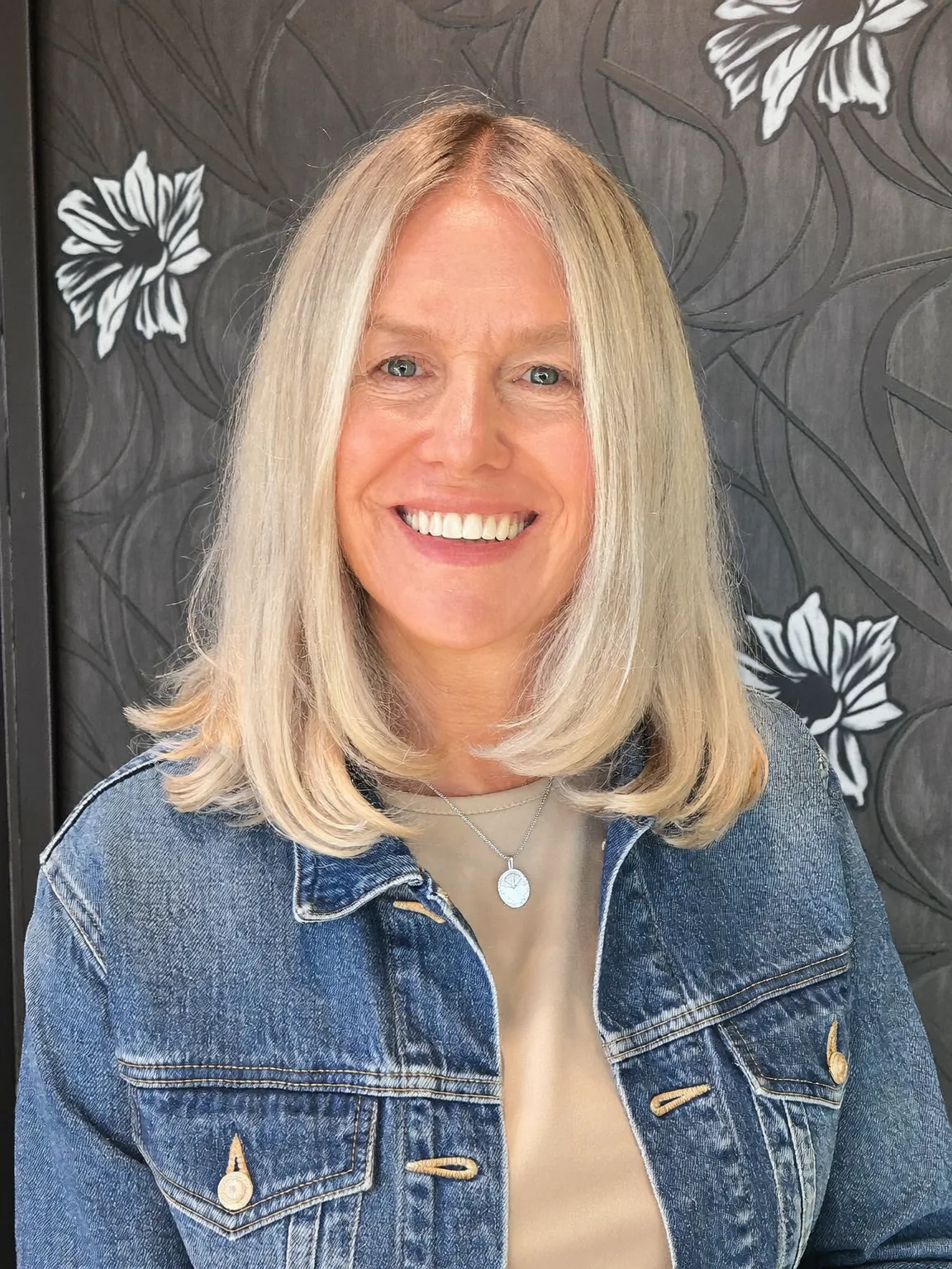 Platinum Blonde Straight Lob for Oval Faces