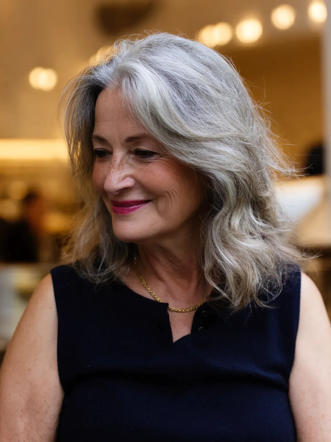 Medium Layered Waves with Silver Frost Radiance