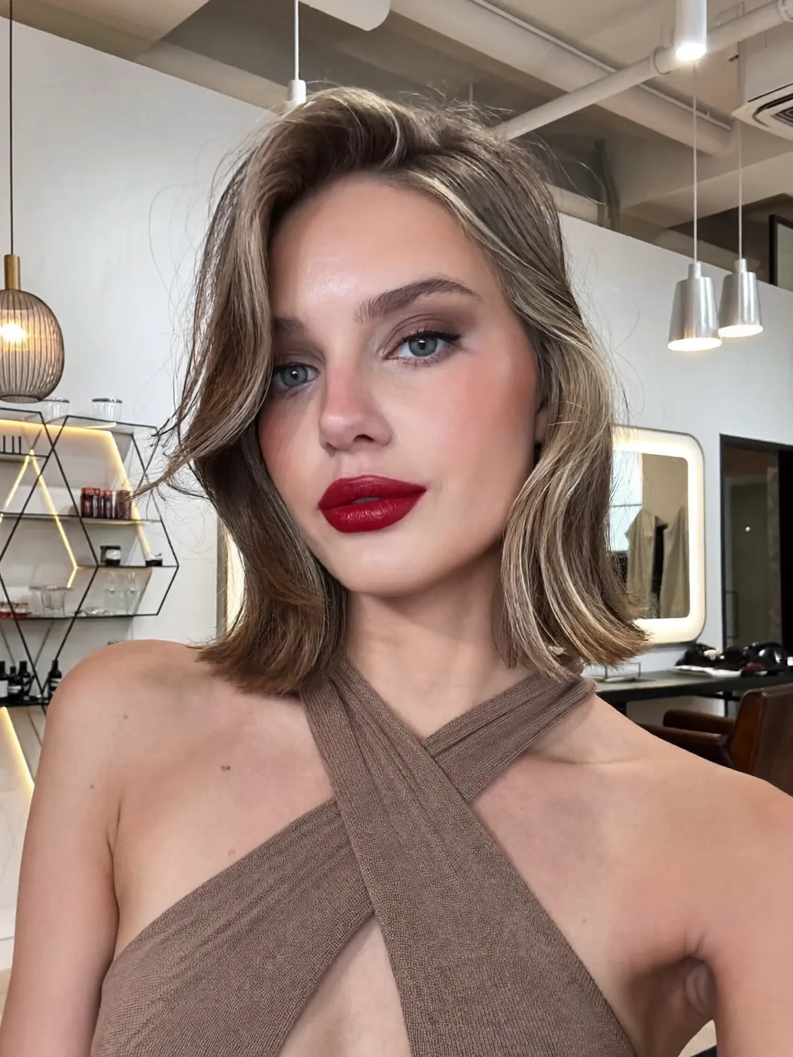 Wavy Sandy Blonde Bob for Oval Faces