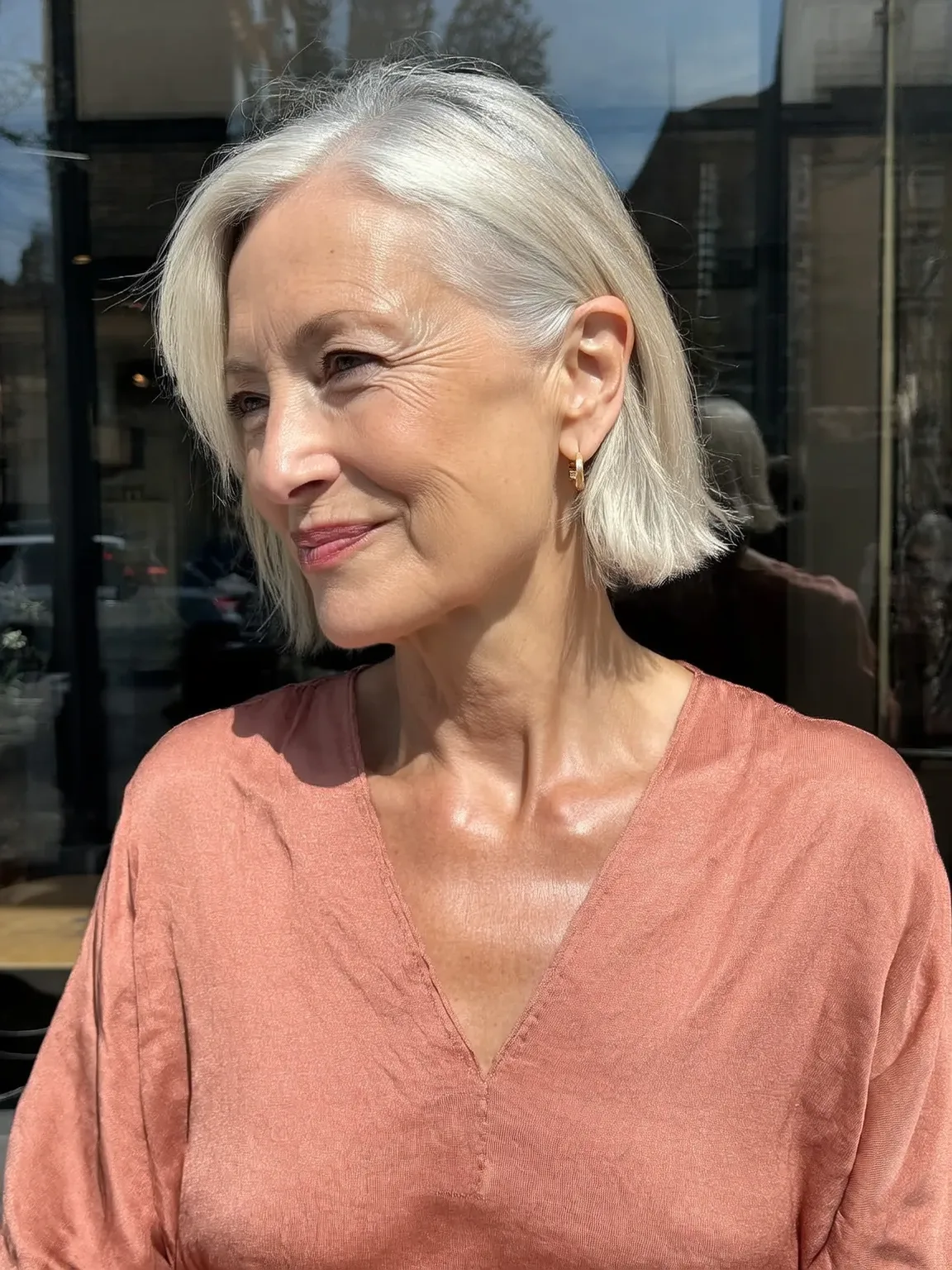 Classic Silver Frost Bob with Natural Sheen Elegance