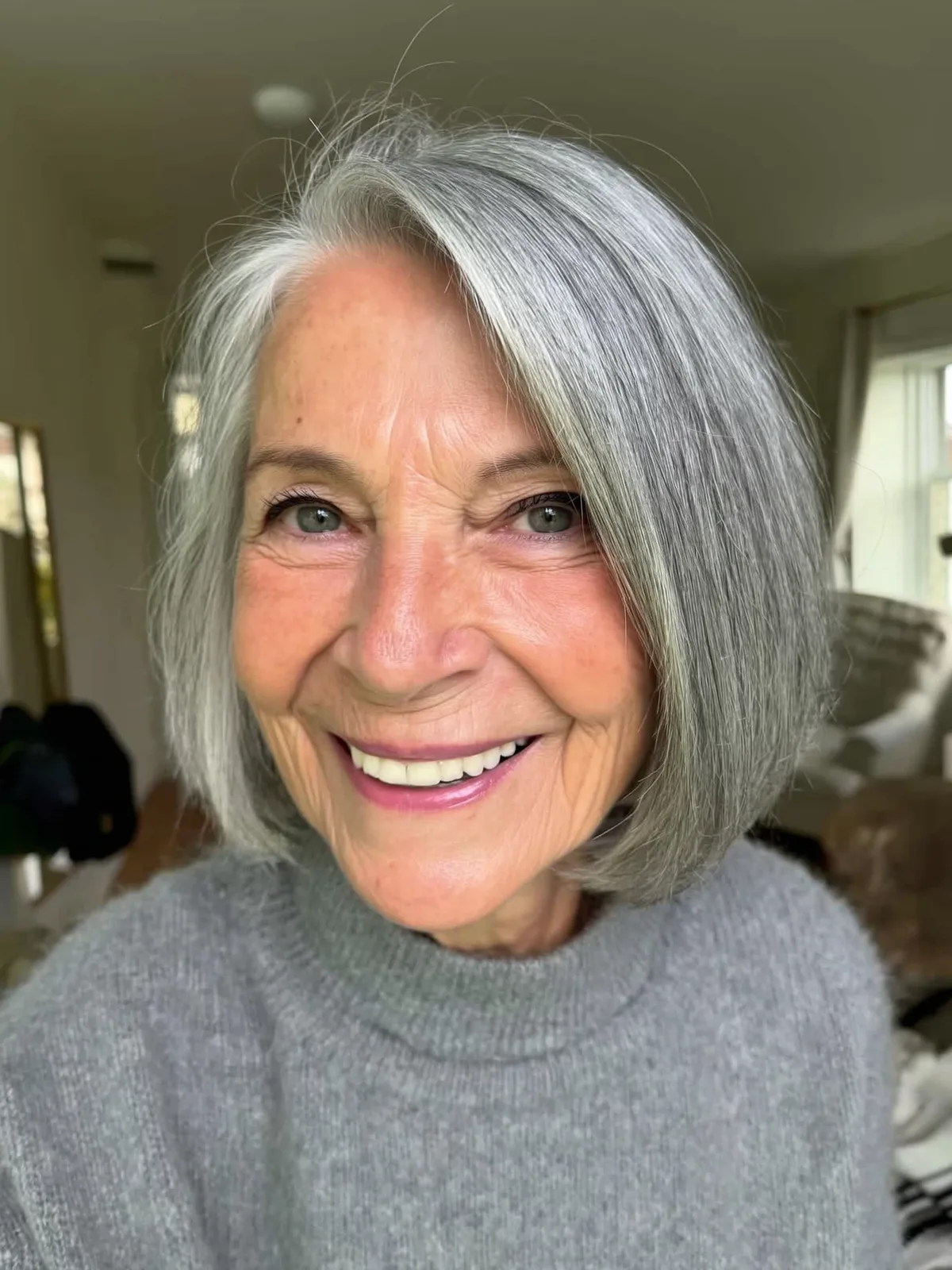 Chin-Length Classic Bob in Natural Silver Frost