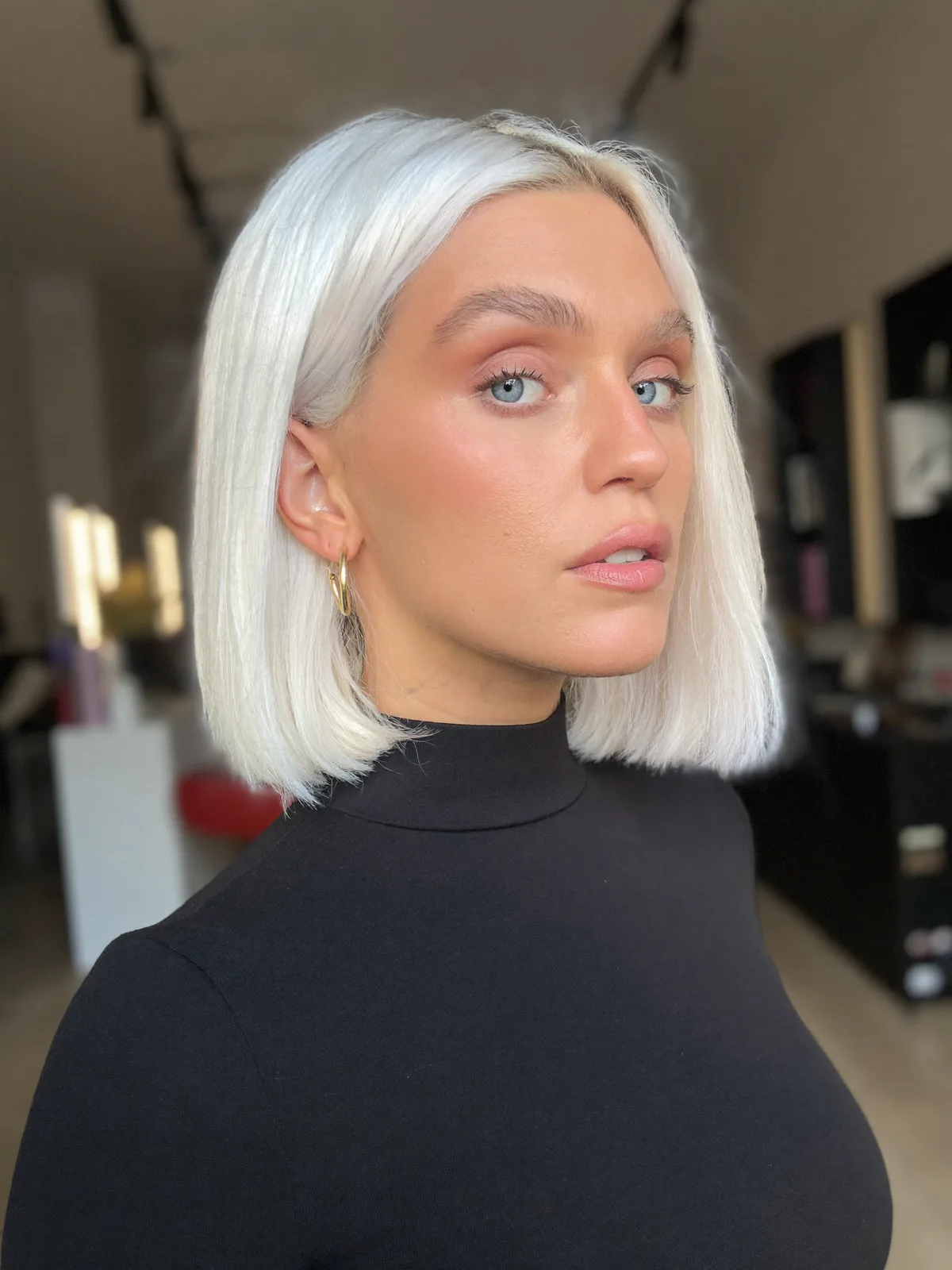 Sleek Silver Frost Blunt Bob with Middle Part Detailing