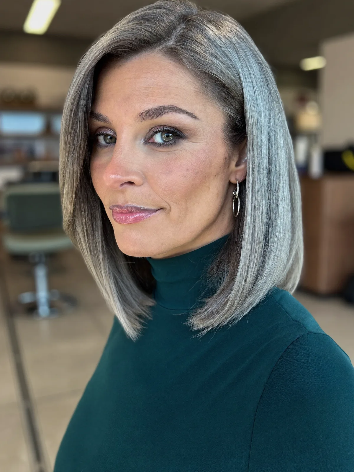 Chic Silver Frost Sleek Lob with Subtle Face-Framing Layers