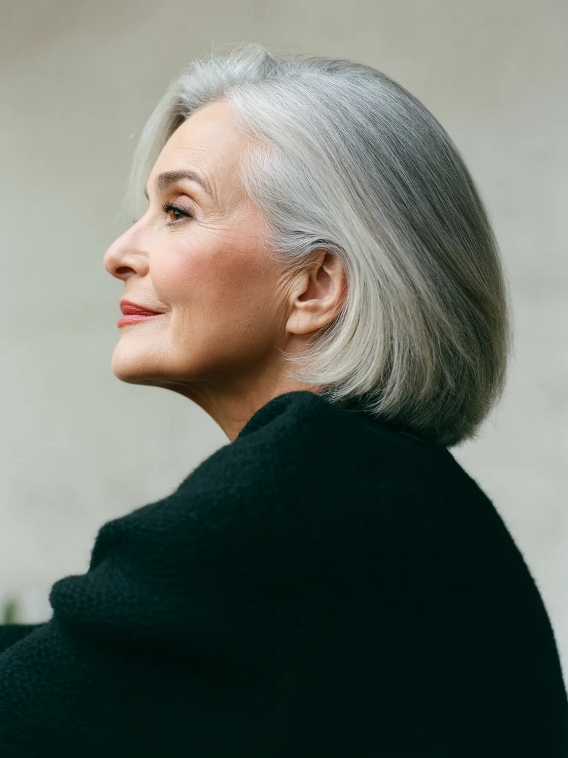 Sleek Straight Silver Frost Chin-Length Bob for Oval Faces