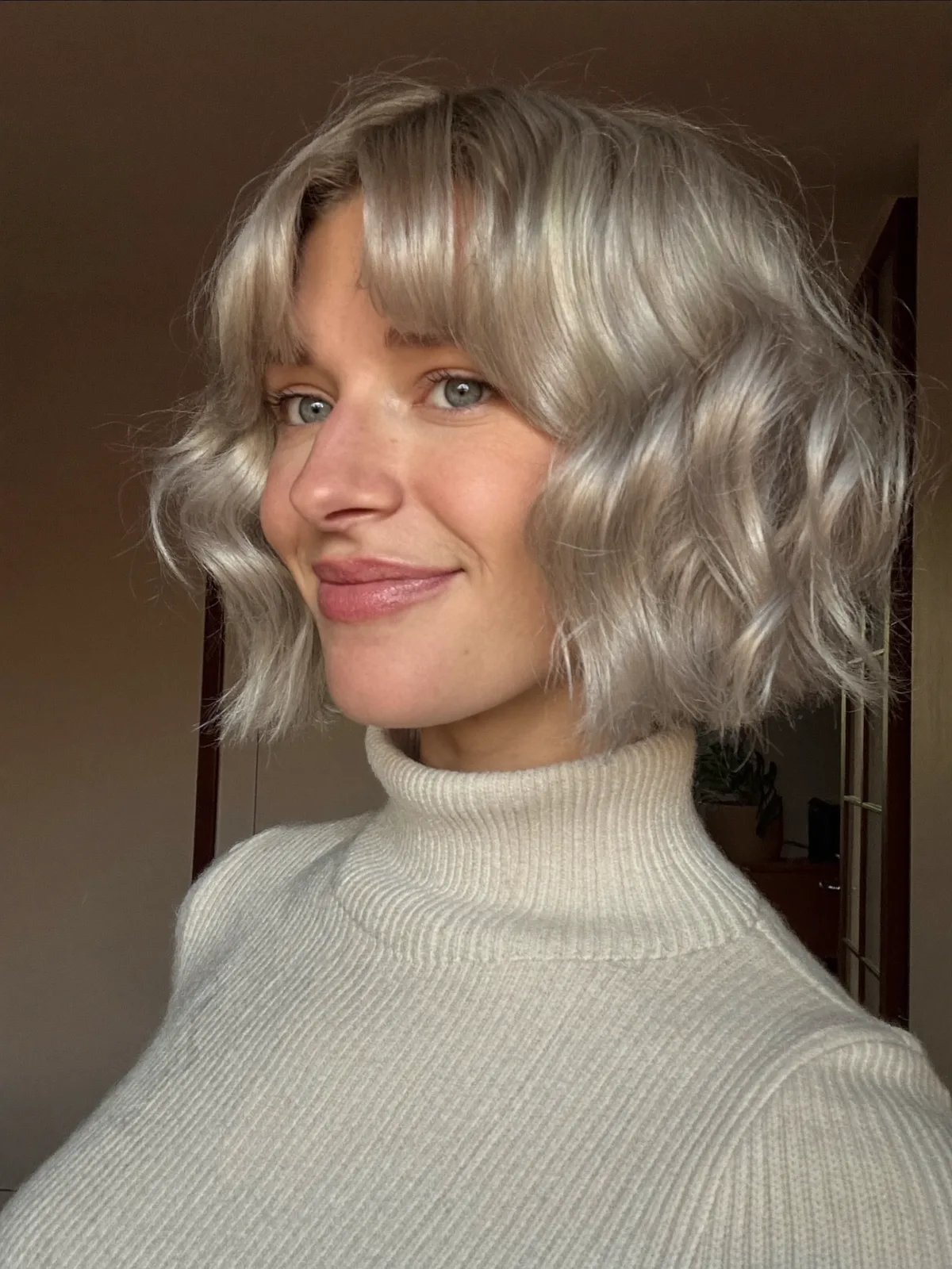 Silver Frost Wavy Bob With Soft Textured Fringe