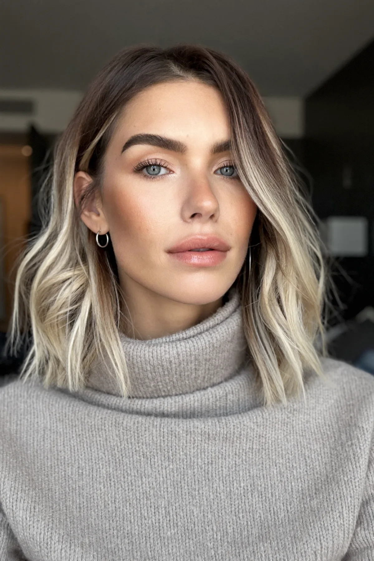 Silver Frost Balayage Lob with Soft Natural Waves