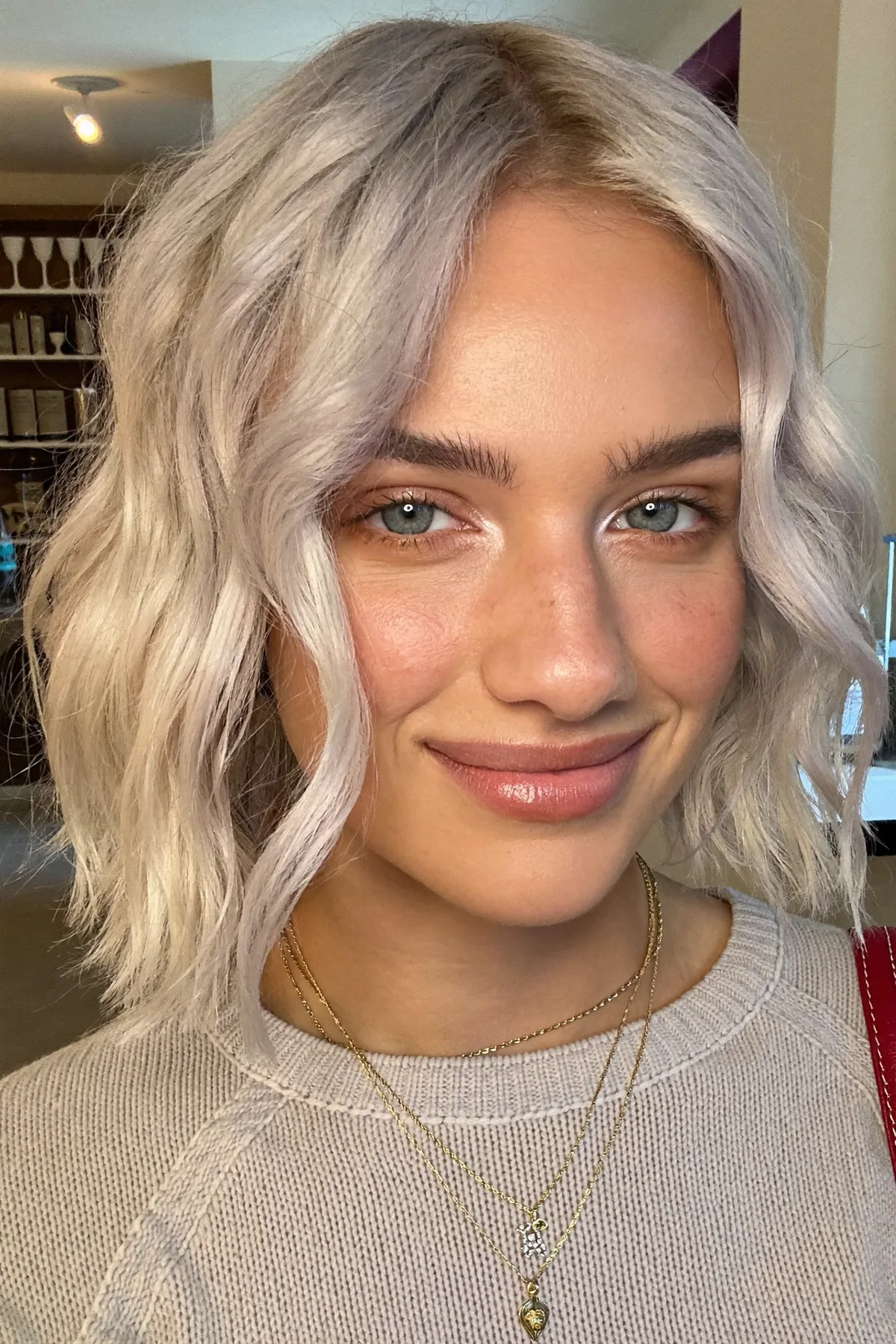 Silver Frost Wavy Bob with Subtle Face-Framing Layers