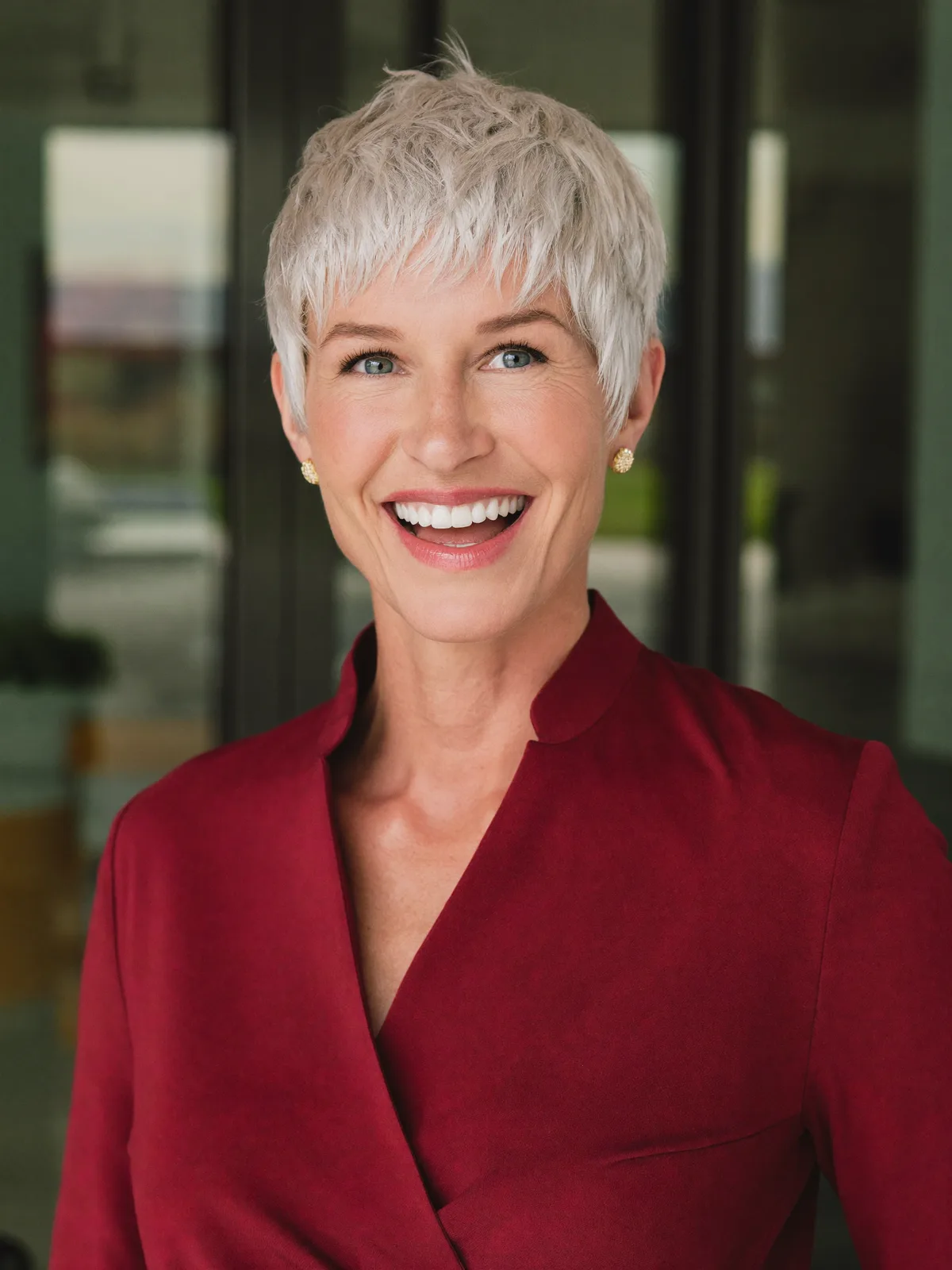Silver Frost Pixie Cut with Textured Layering for Chic Style