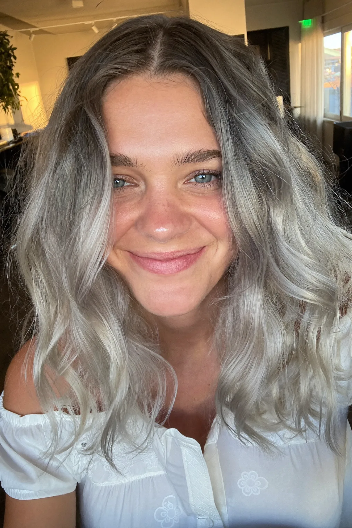 Silver Frost Natural Waves with Effortless Texture and Shine