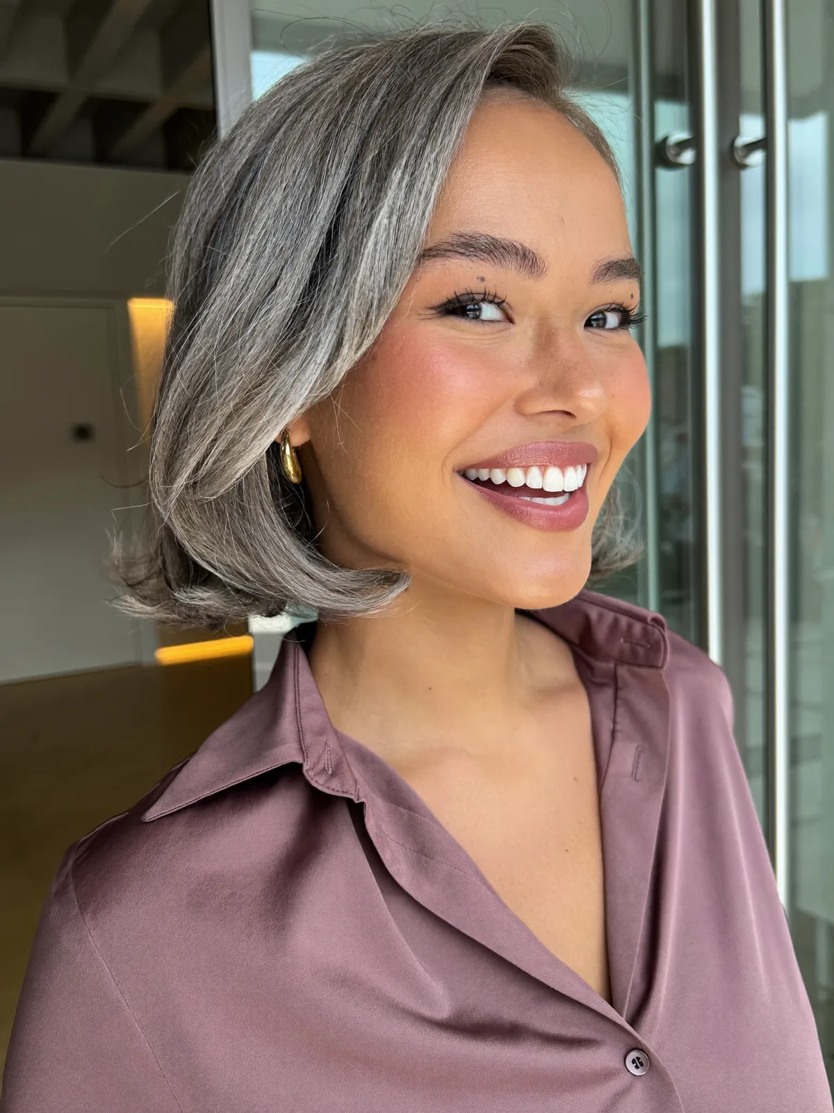 Silver Frost Jaw-Length Bob with Subtle Side Parting