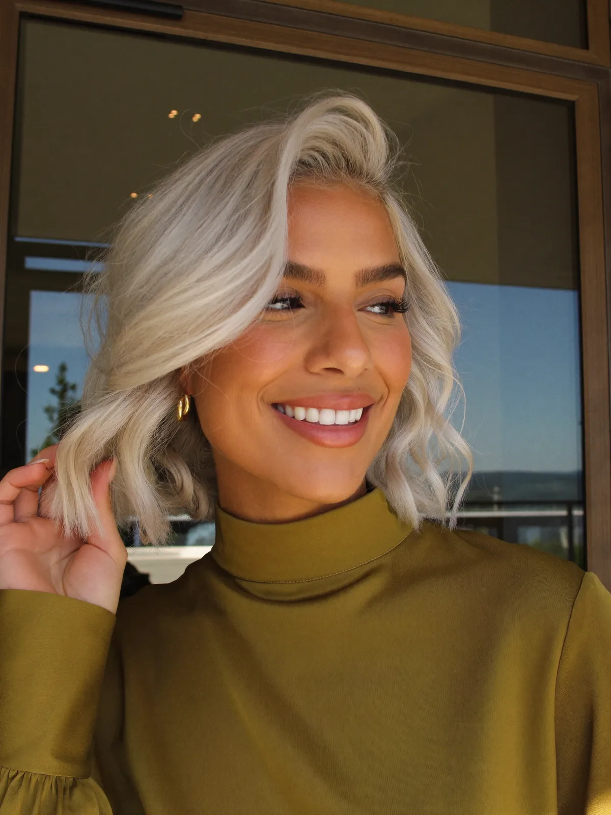 Silver Frost Wavy Jaw-Length Bob for Effortless Sophistication