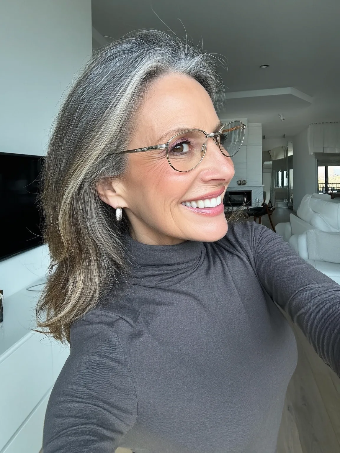 Medium Silver Frost Waves with Natural Highlights