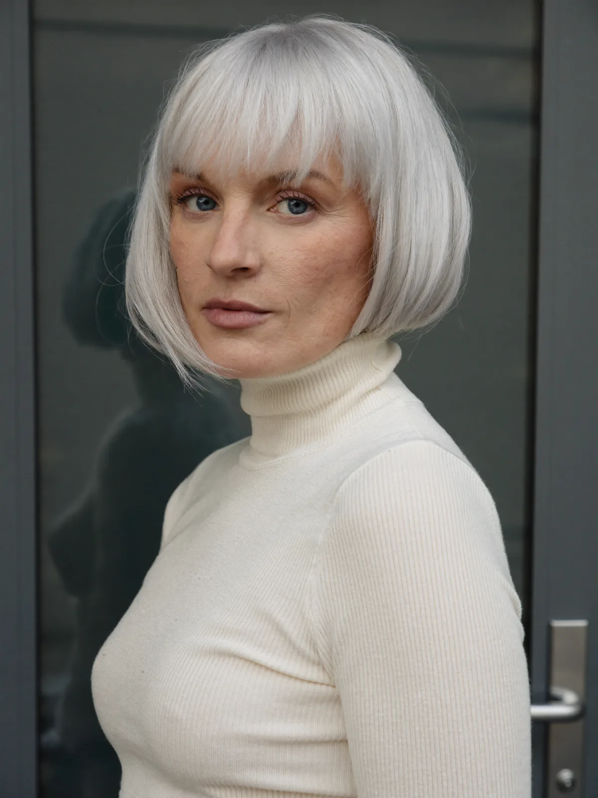 Chic Silver Bob with Soft Curtain Bangs for Elegant Framing